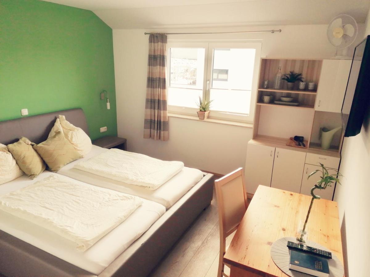 Taferne In Koestendorf - Ferienwohnung Monteurzimmer Neumarkt am Wallersee Buitenkant foto