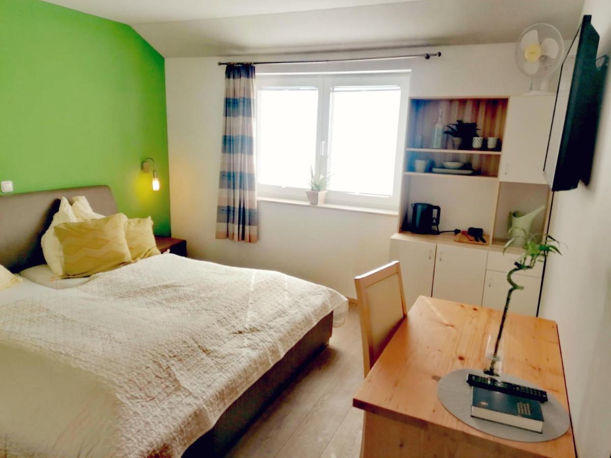 Taferne In Koestendorf - Ferienwohnung Monteurzimmer Neumarkt am Wallersee Buitenkant foto