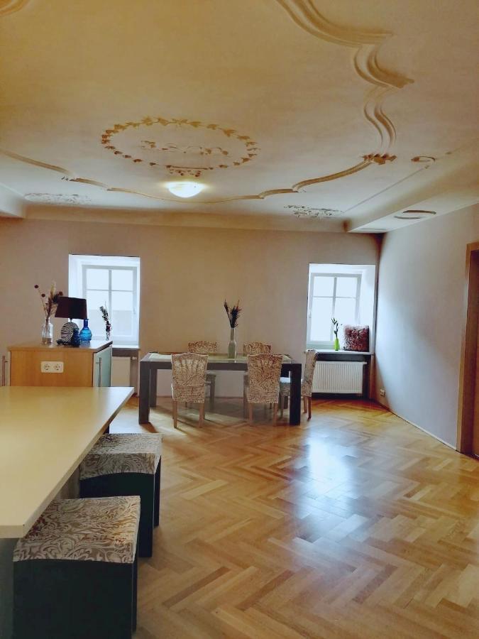 Taferne In Koestendorf - Ferienwohnung Monteurzimmer Neumarkt am Wallersee Buitenkant foto