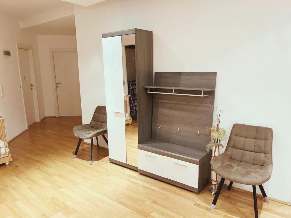 Taferne In Koestendorf - Ferienwohnung Monteurzimmer Neumarkt am Wallersee Buitenkant foto