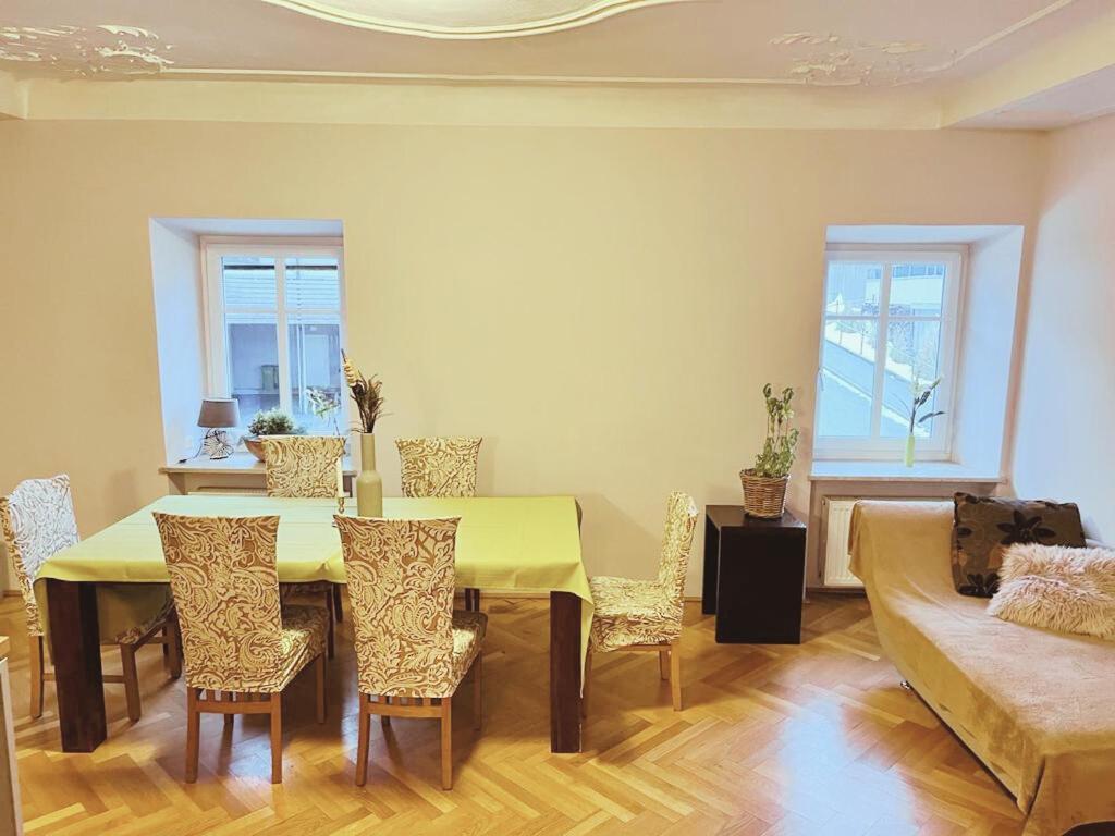 Taferne In Koestendorf - Ferienwohnung Monteurzimmer Neumarkt am Wallersee Buitenkant foto