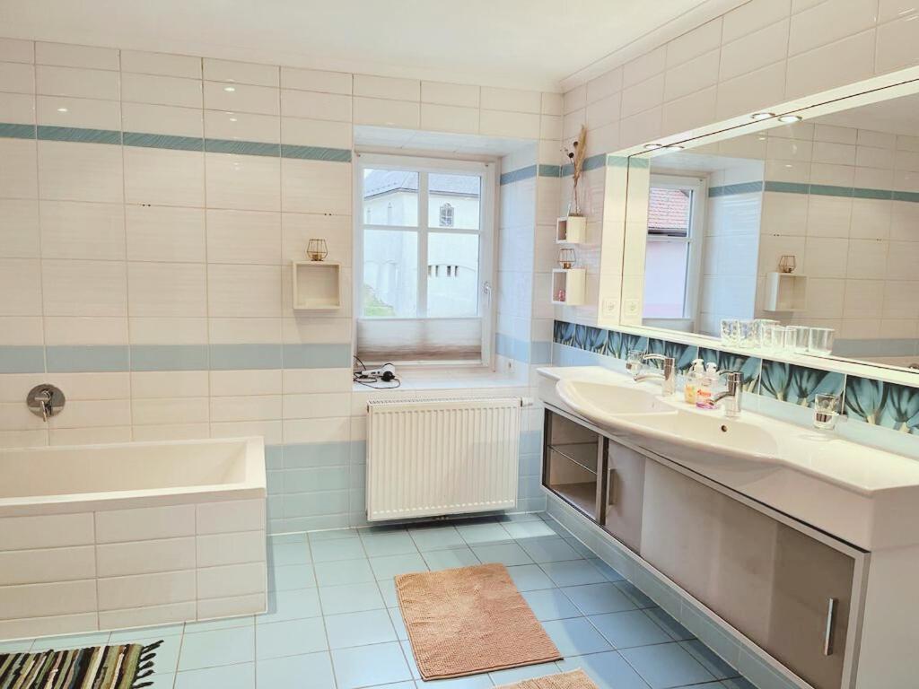 Taferne In Koestendorf - Ferienwohnung Monteurzimmer Neumarkt am Wallersee Buitenkant foto