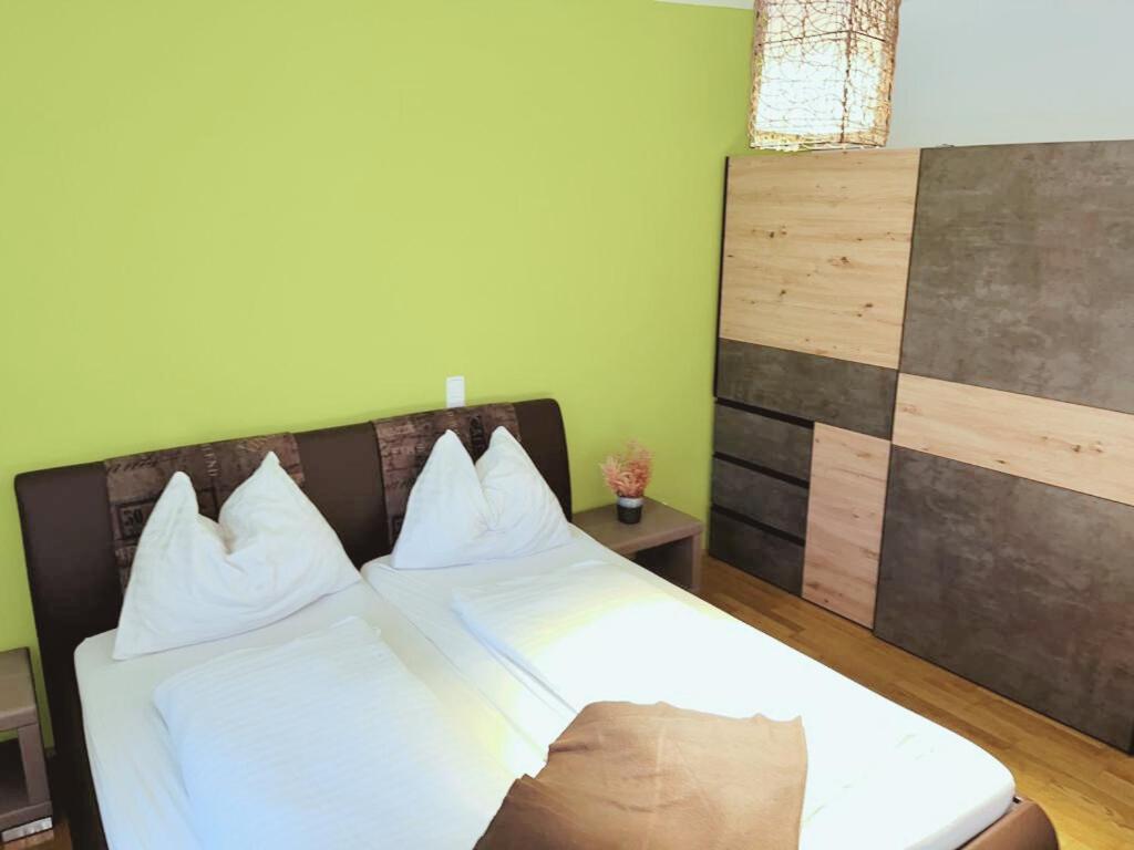 Taferne In Koestendorf - Ferienwohnung Monteurzimmer Neumarkt am Wallersee Buitenkant foto
